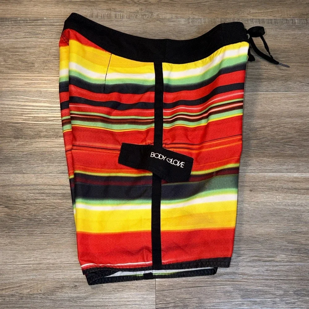 VTG Body Glove Board Shorts Mens Medium Vibrant-Horizontal Rasta-Striped Pattern